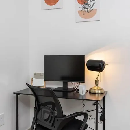 Apartment The Tar Heel - Stylish 4br With Views - Free Parking - Gym - Pet-friendly *