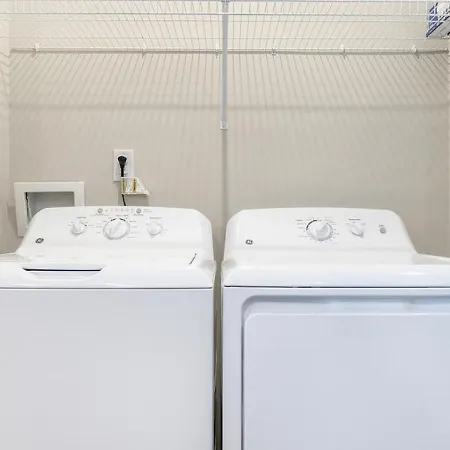 Landing - Modern With Amazing Amenities *