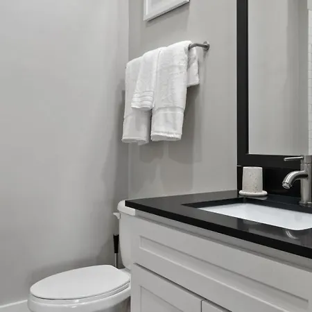 Landing Modern With Amazing Amenities *