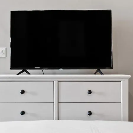 Apartment Landing Modern With Amazing Amenities *