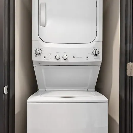 Landing Modern With Amazing Amenities *