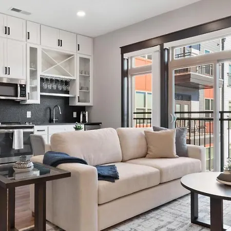 Apartment Landing Modern With Amazing Amenities *
