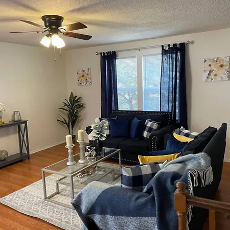 Family & Group Friendly 4Br | 10 Min To Uptown | Pets Ok Charlotte