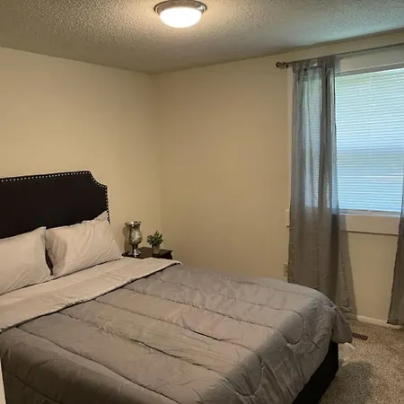 Family & Group Friendly 4Br | 10 Min To Uptown | Pets Ok *