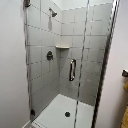 Apartment, Queen Bed, Wifi, Kitchen, Washer & Dryer In * Charlotte