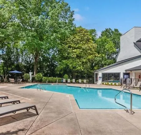 Apartment Luxury & Convenience In South End