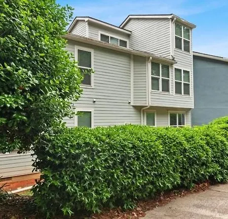 Luxury & Convenience In South End Apartment