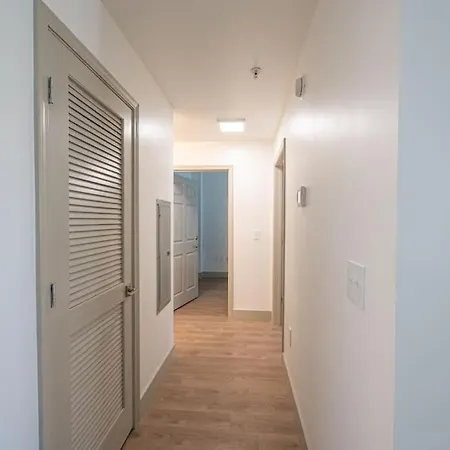 Regal Living Apartment *