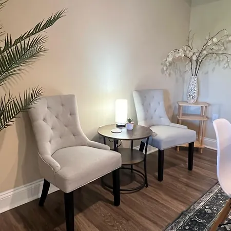 Spacious 2 Bed, 2 Bath Uptown Gem In The Heart Of The City-parking-wi-fi-balcony-walk To Boa Stadium *