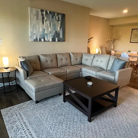 Spacious 2 Bed, 2 Bath Uptown Gem In The Heart Of The City-parking-wi-fi-balcony-walk To Boa Stadium Apartment *