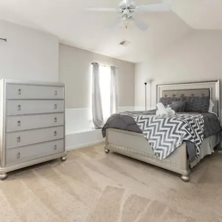 Townhome - Near Uncc And Pnc Music Pavilion *