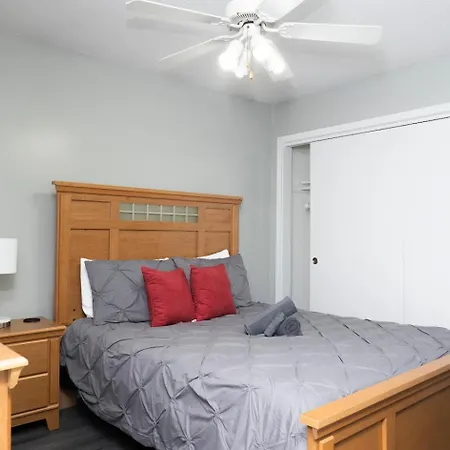 Cozy Home, 10 Minutes Away From Downtown Villa Charlotte