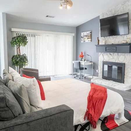 Cozy Home, 10 Minutes Away From Downtown *