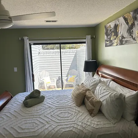 Cozy Home, 10 Minutes Away From Downtown Villa Charlotte