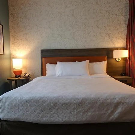 Hotel Home2 By Hilton Uptown 3*
