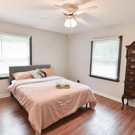 Cozy 2br 2ba 5 Min To 20 Min To Downtown Clt Holiday home *