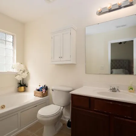 Apartment Chic Minimalist Townhouse Charlotte