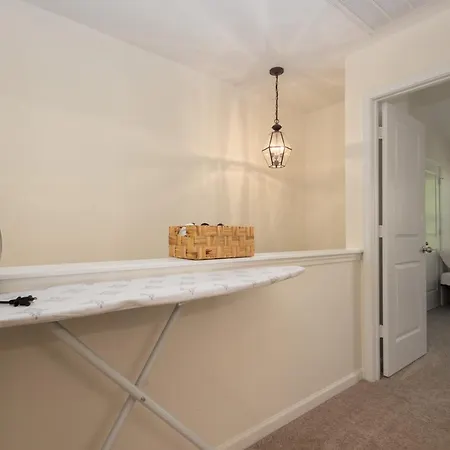 Apartment Chic Minimalist Townhouse Charlotte