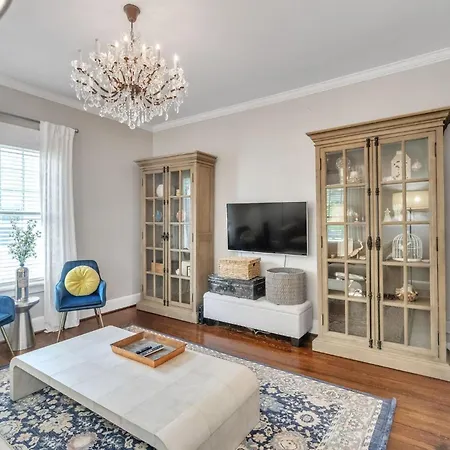 Chic Bungalow In Plaza Midwood