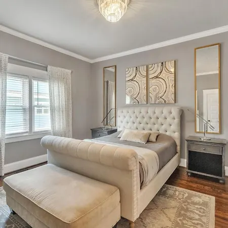Chic Bungalow In Plaza Midwood