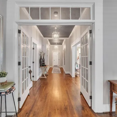 Chic Bungalow In Plaza Midwood