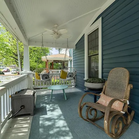 Holiday home Chic Bungalow In Plaza Midwood Charlotte