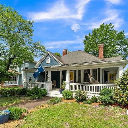 Chic Bungalow In Plaza Midwood