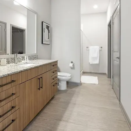 Apartment Landing Modern With Amazing Amenities *
