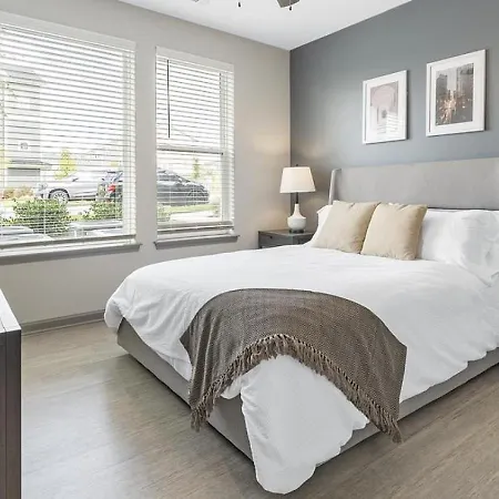 Apartment Landing Modern With Amazing Amenities
