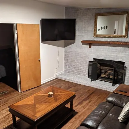 West-end Downtown - Easy Access To Airport & Jcsu Holiday home *