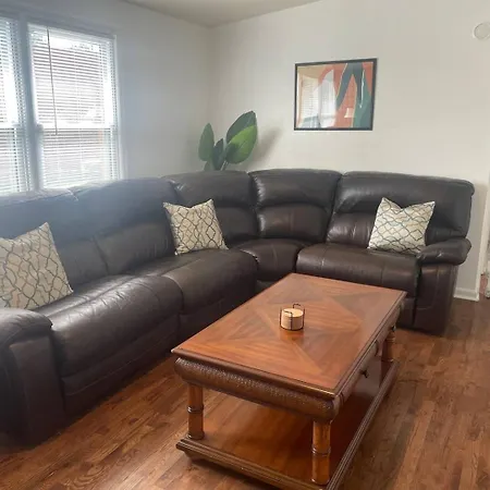 Holiday home West-end Downtown - Easy Access To Airport & Jcsu *