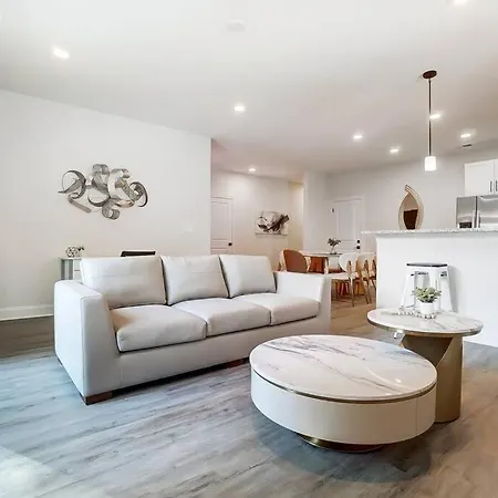 Holiday home Escape To Luxury & Uptown Stunner & Brand New