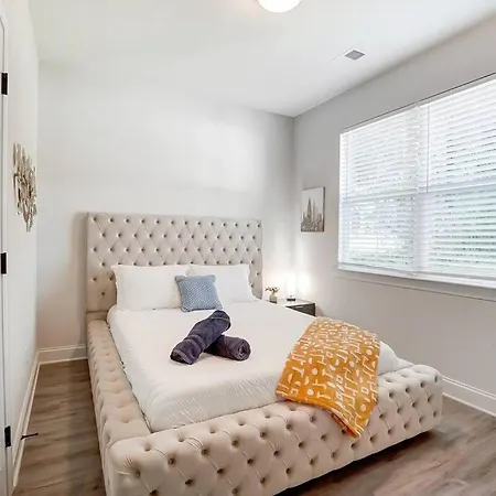 Escape To Luxury & Uptown Stunner & Brand New *