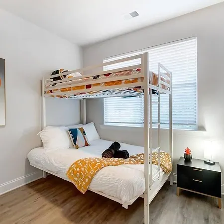 Escape To Luxury & Uptown Stunner & Brand New Holiday home *