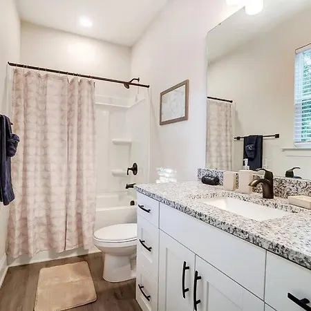 Escape To Luxury & Uptown Stunner & Brand New Holiday home
