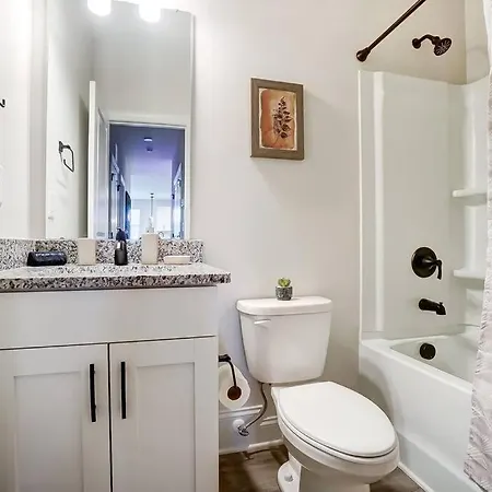 Escape To Luxury & Uptown Stunner & Brand New Holiday home Charlotte