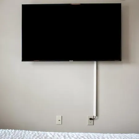 Landing - Modern With Amazing Amenities *
