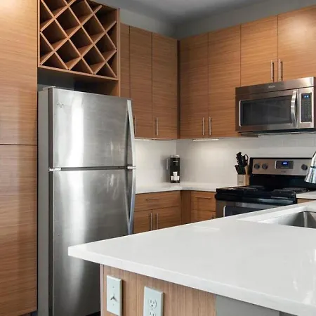 Landing - Modern With Amazing Amenities Apartment