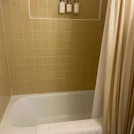 Holiday home West-end Downtown - Easy Access To Airport & Jcsu