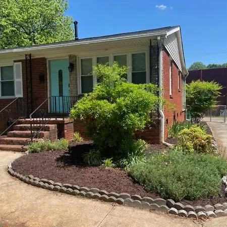 Holiday home West-end Downtown - Easy Access To Airport & Jcsu