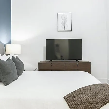 Landing Modern With Amazing Amenities Apartment