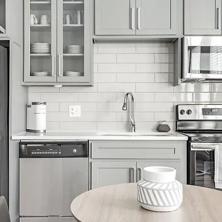 Landing Modern With Amazing Amenities Apartment