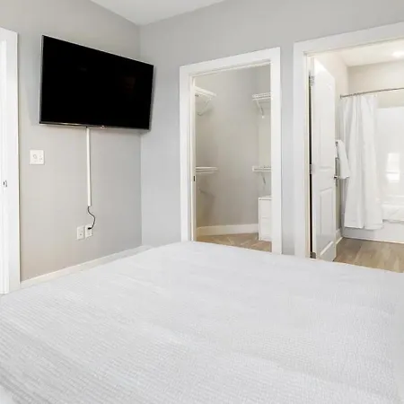 Landing - Modern With Amazing Amenities * Charlotte