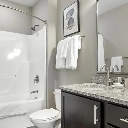Landing - Modern With Amazing Amenities
