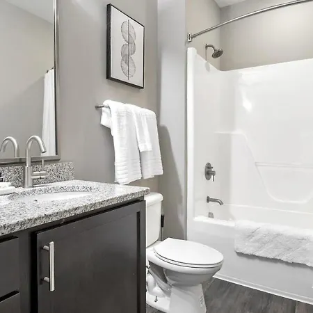 Apartment Landing - Modern With Amazing Amenities