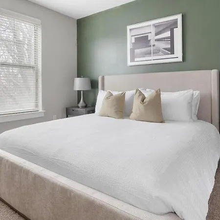 Apartment Landing - Modern With Amazing Amenities *