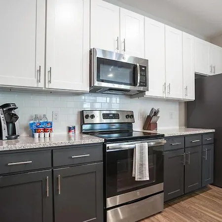 Landing Modern With Amazing Amenities Apartment Charlotte