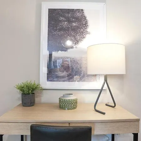 Apartment Landing Modern With Amazing Amenities