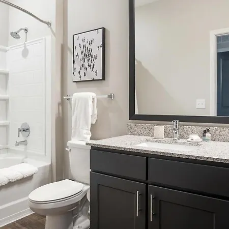 Landing Modern With Amazing Amenities Apartment