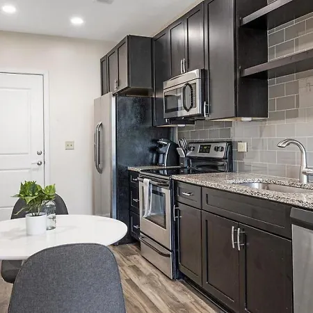 Landing Modern With Amazing Amenities Apartment